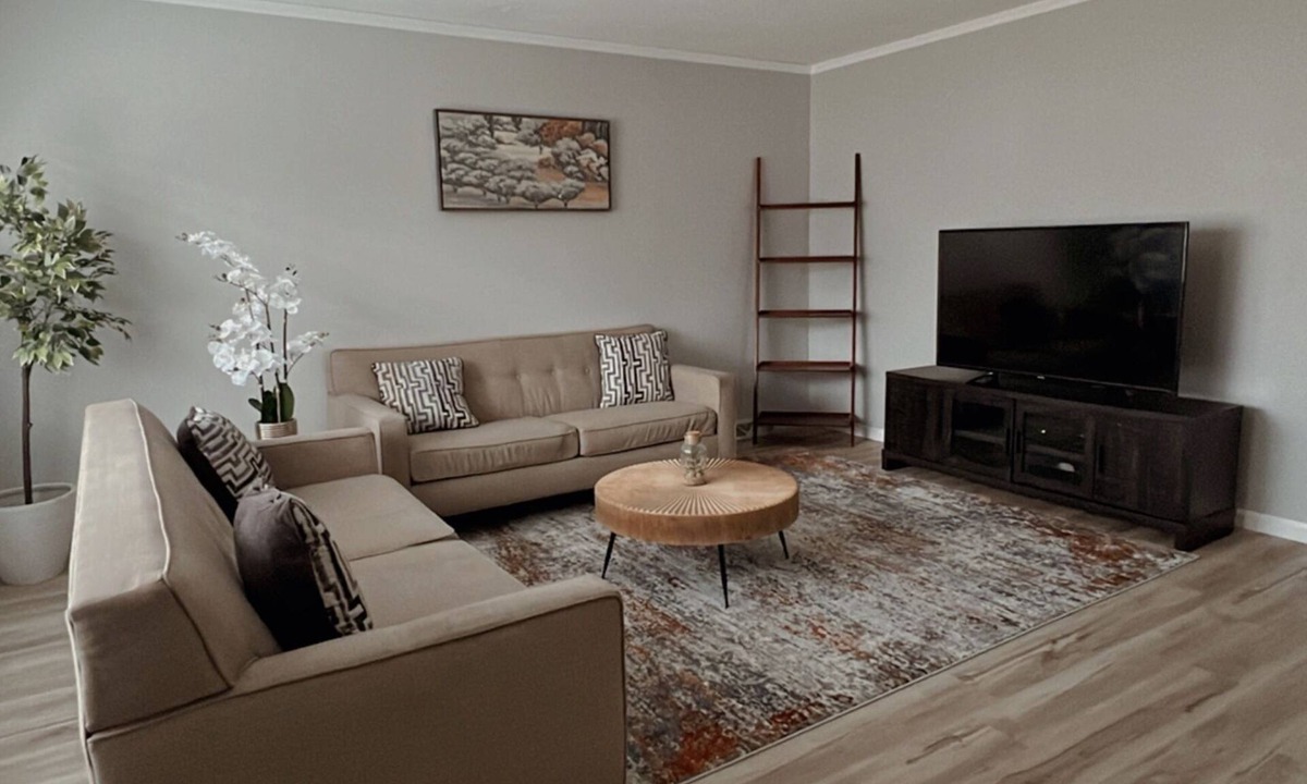 St. Paul House | Newly Renovated Home located in a quiet and safe neighborhood in Saint Paul, MN