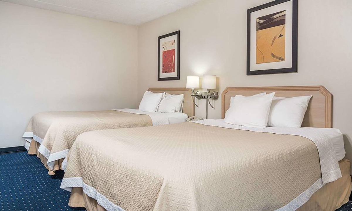 Norwood Inn Suites La Crosse | La Crosse