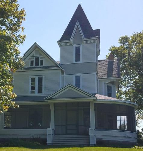 Menomonie Bed & Breakfast | Oaklawn Inn