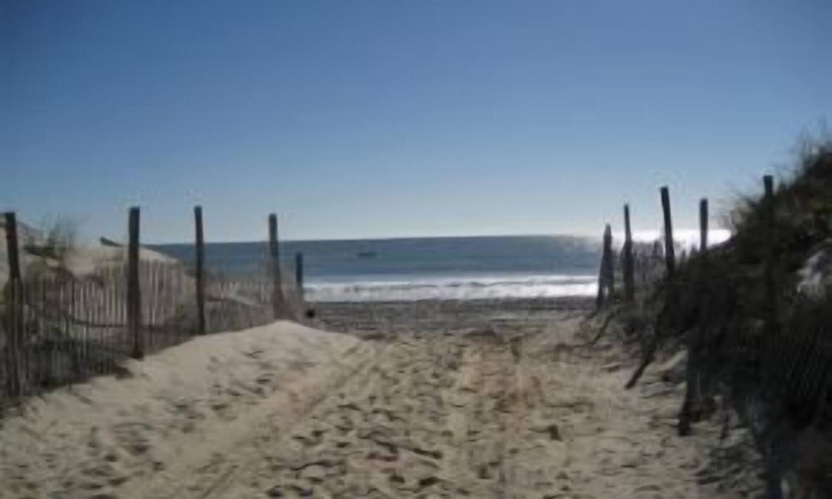 Ship Bottom Cottage | Ocean block cottage -pet friendly