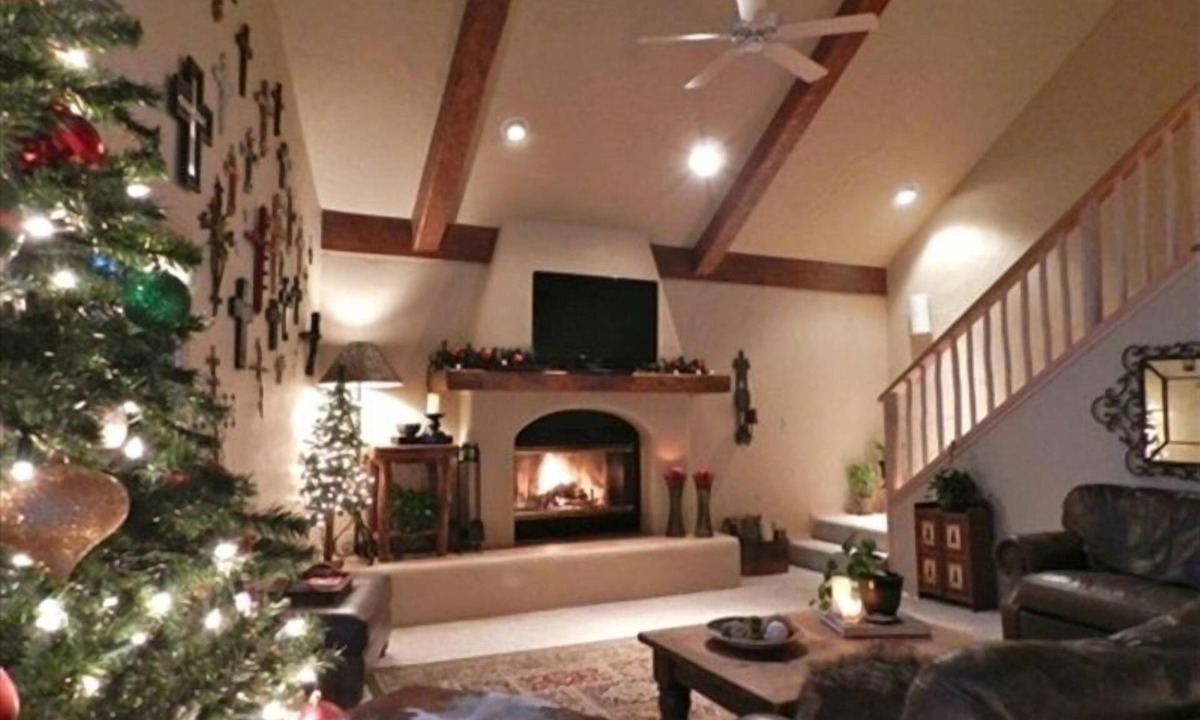 Red River House | ON THE RIVER w/HOT TUB-Picture Perfect Luxury Red River Ski Chalet
