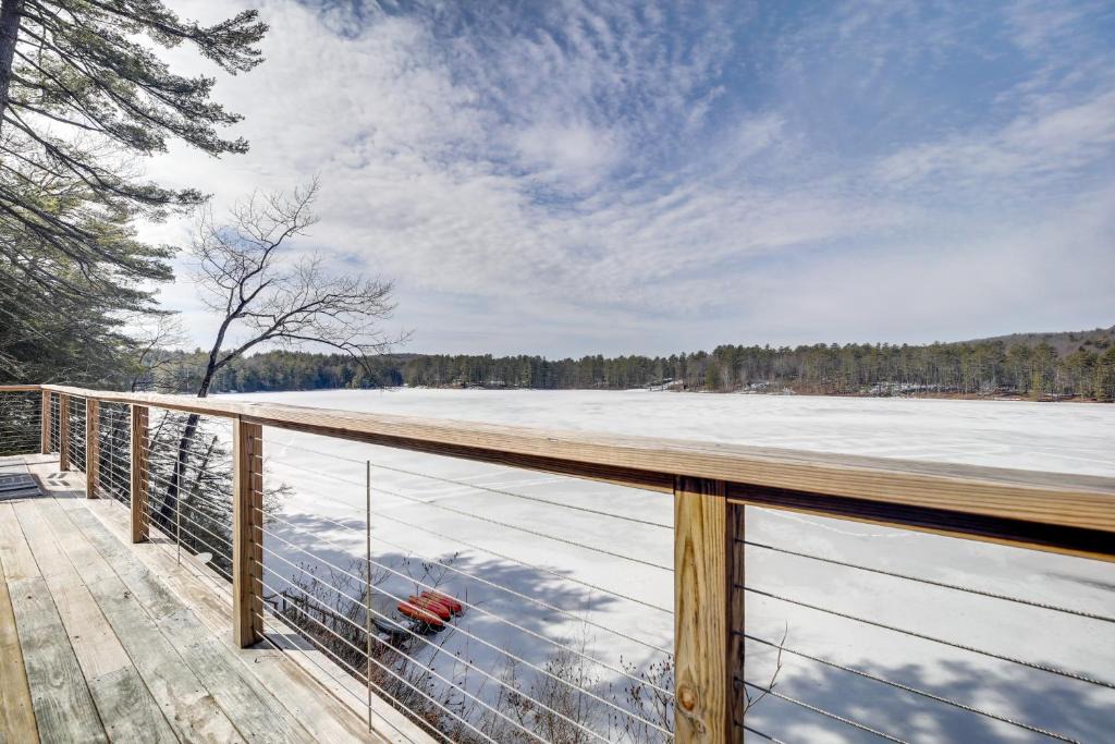 Florence House | Orwell Cabin on Sunrise Lake with Private Dock and BBQ