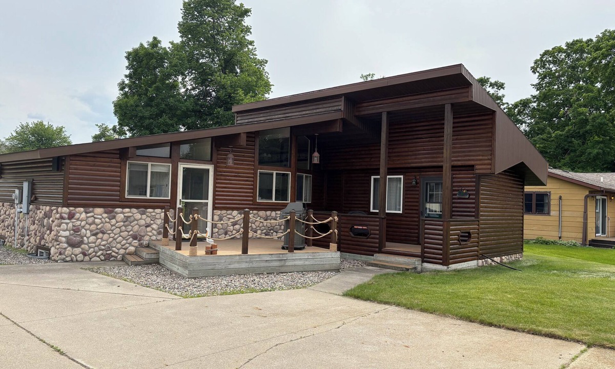 Ottertail House | Ottertail Lake Access Cabin with dock