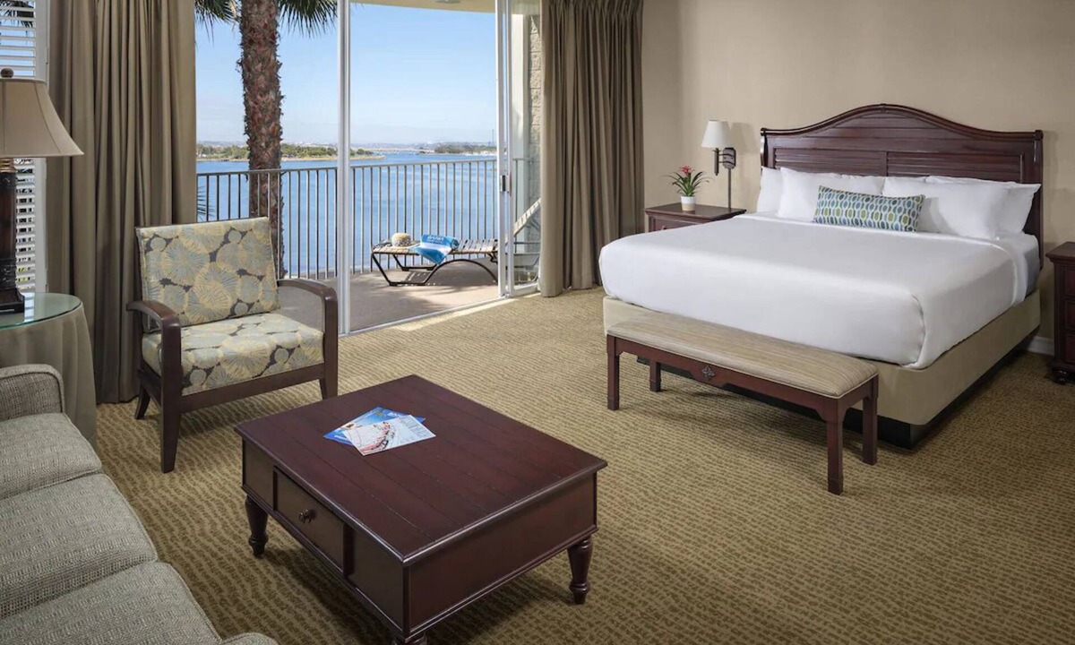 Central Mission Beach Hostel | Partial Bay View Studio King, Bahia Resort, Spa and Heated Pool, Near SeaWorld