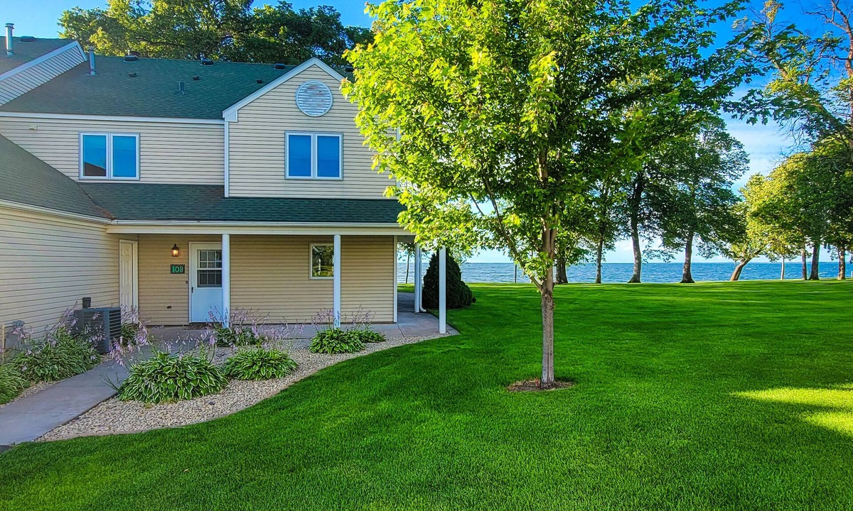 Onamia House | Peaceful End-Unit With Panoramic Lake Views! Perfect For All Seasons!