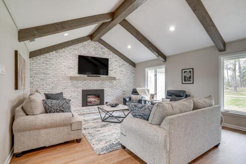 Judson House | Peaceful Longview Home w/Pond, 6 Mi to Downtown!