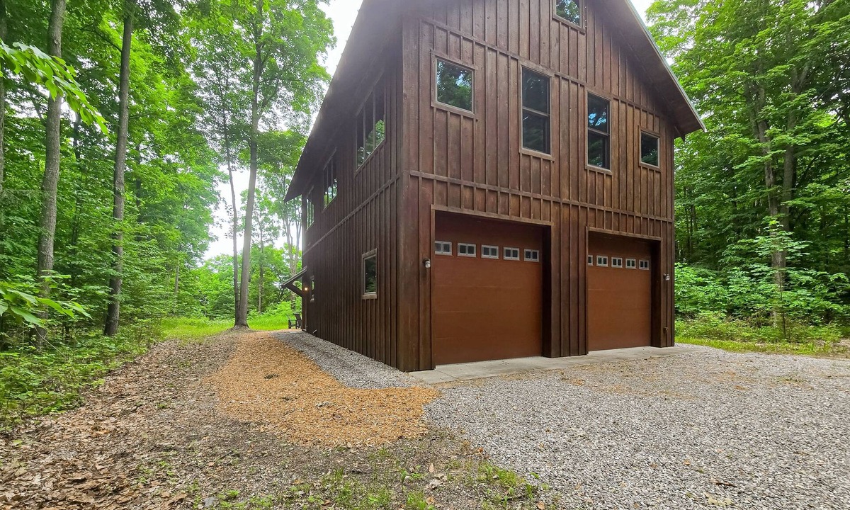 Empire House | Peaceful Wooded Home with WIFI, W/D, Gas Grill & Fire pit