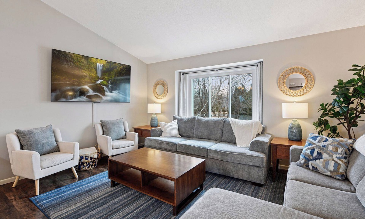 Chanhassen House | Perfect Gathering Spot in Chanhassen