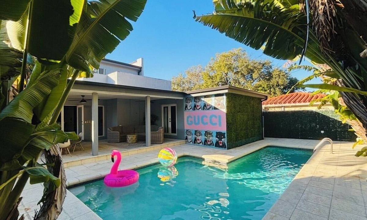 Coral Way House | Perfect Location, 6 Bedrooms, 11 Beds, & The Pool - Welcome to the Gucci House!