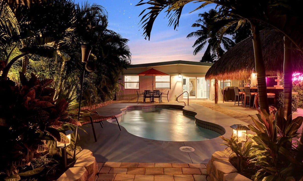 Marathon Resort | *Personal Private Resort* W/Kayaks, Bikes, Pool, Hot Tub, Volleyball & Tiki Bar