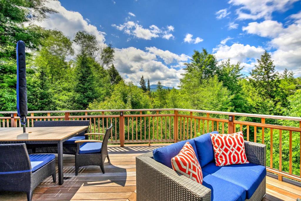 Stowe House | Pet-Friendly House with Deck - 10 Mi to Stowe Mtn!