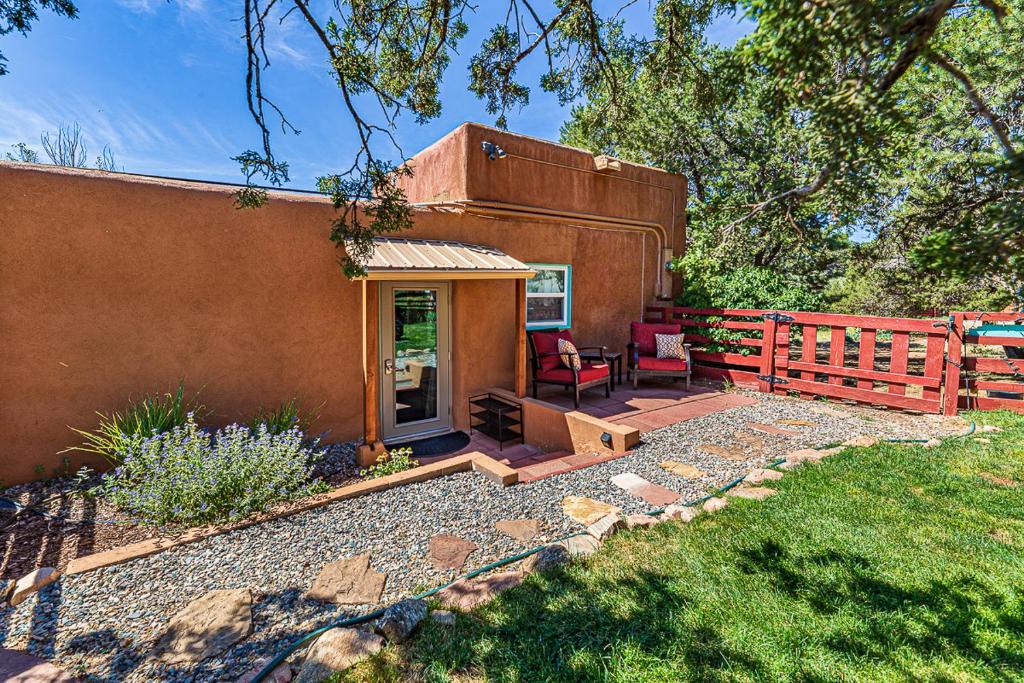 Canoncito Bed & Breakfast | Pet Friendly Piñon Heaven