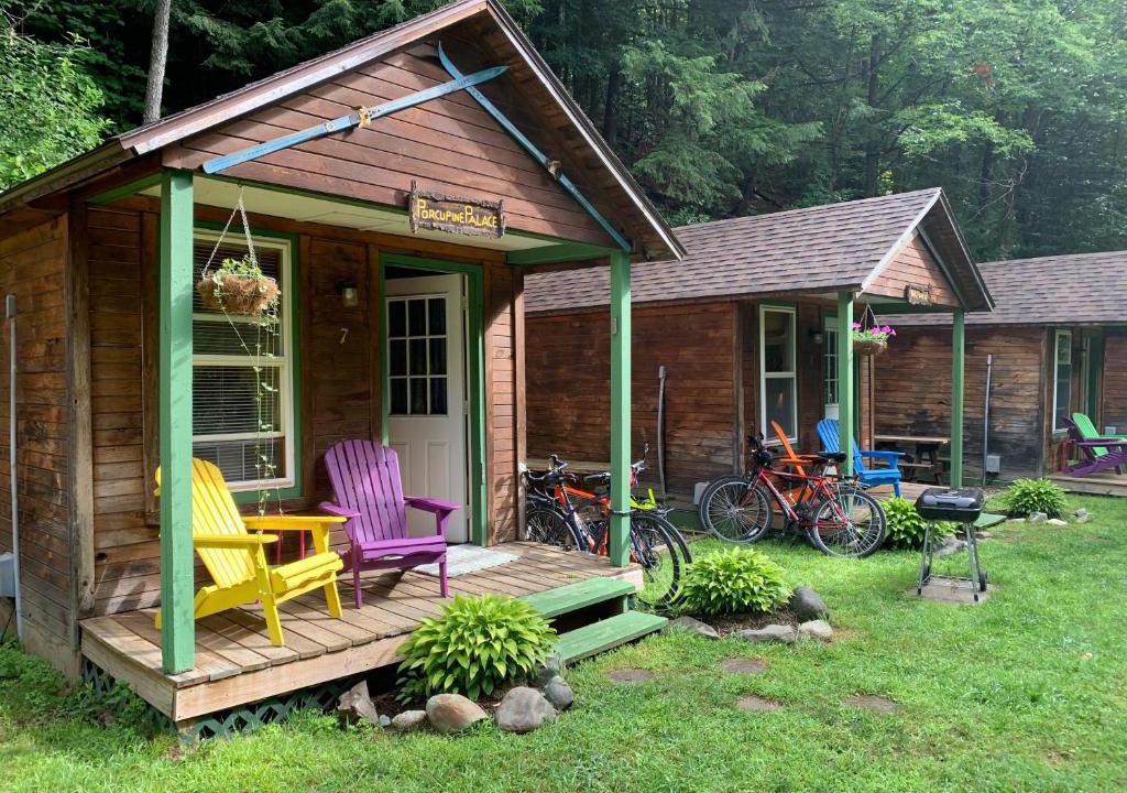 Barton Hotel | Pine Crest Motel & Cabins