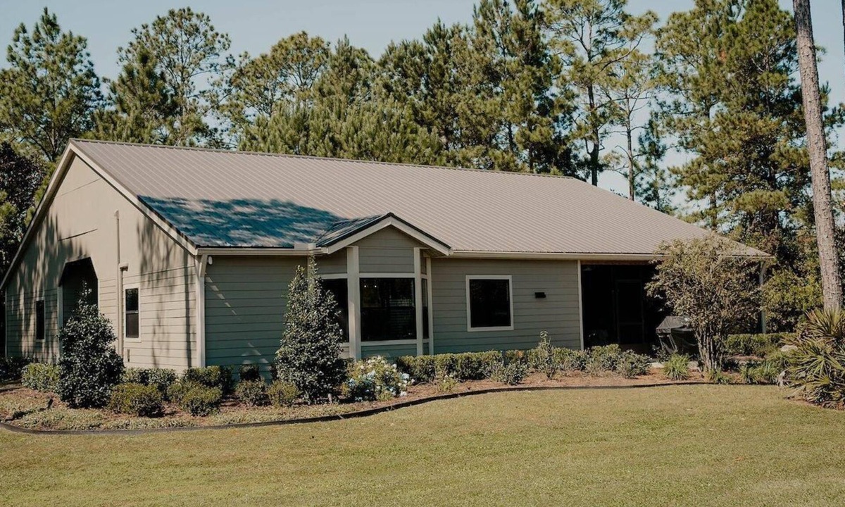 Bronson Resort | Premium Queen One-Bedroom Cottage