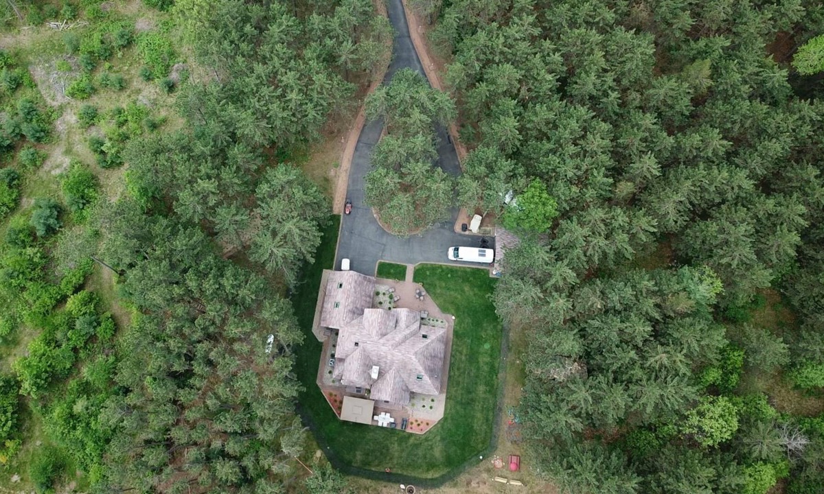 Arkdale House | Private and Peaceful- 7 Bedrooms, 4 1/2 Baths, In-law Suite, Heated Hot Tub.