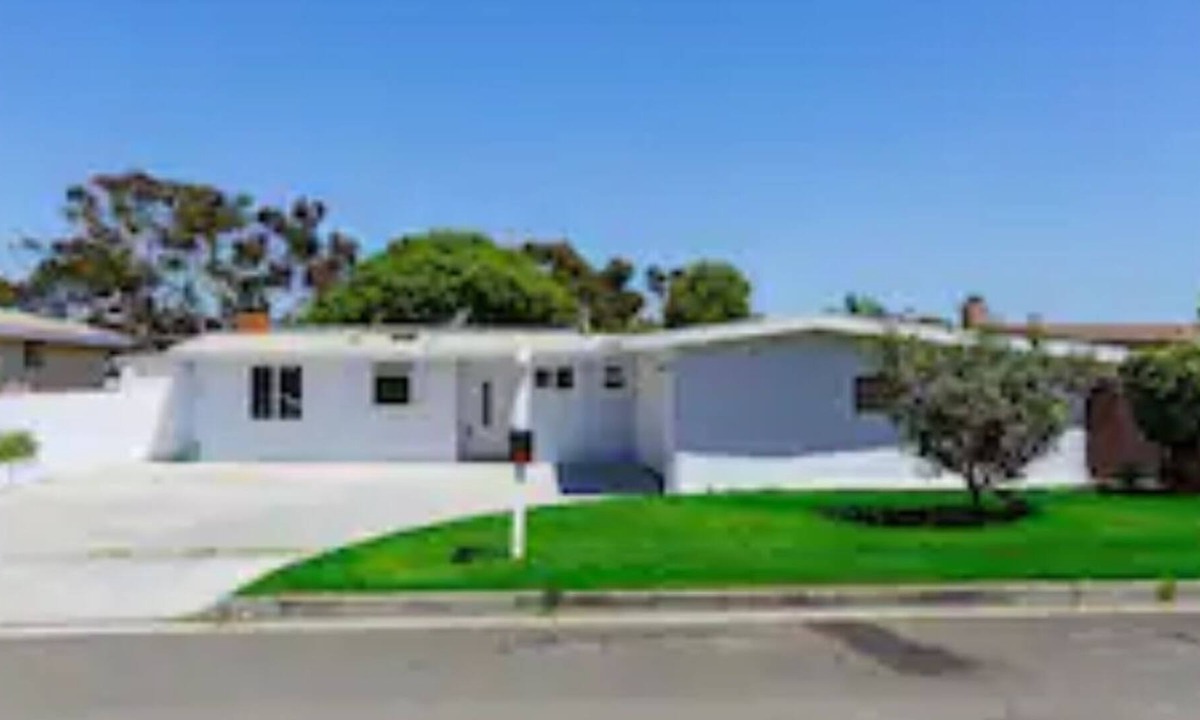 Townsite House | Private Bedroom, Shared House - 1 mile to the Beach! Pet Friendly