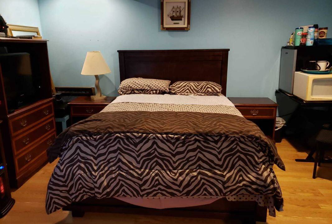Brooklyn Center Resort | Private room ∙ 1 guest