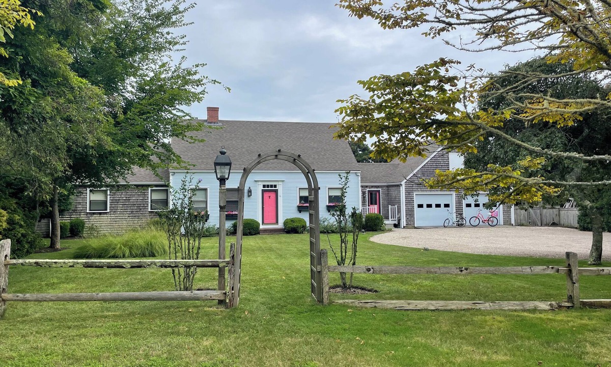 Nantucket House | Private upscale 4BR escape near town , peaceful setting & perfect for families.
