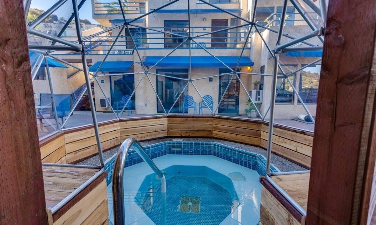 Avalon Hotel | Quaint Avalon Escape for Couples Seeking Privacy & Romance