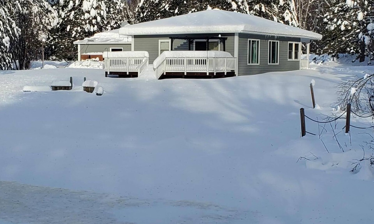 Wild Oak Cabin | Quaint Year Round Cabin with Access to Lake Minnewawa.