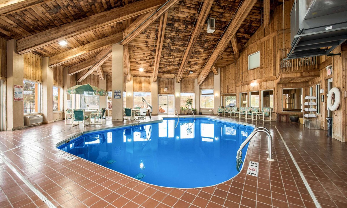 Menomonie Hotel | Quality Inn & Suites
