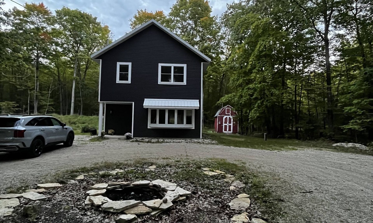 Baileys Harbor House | Quiet Home in the woods
