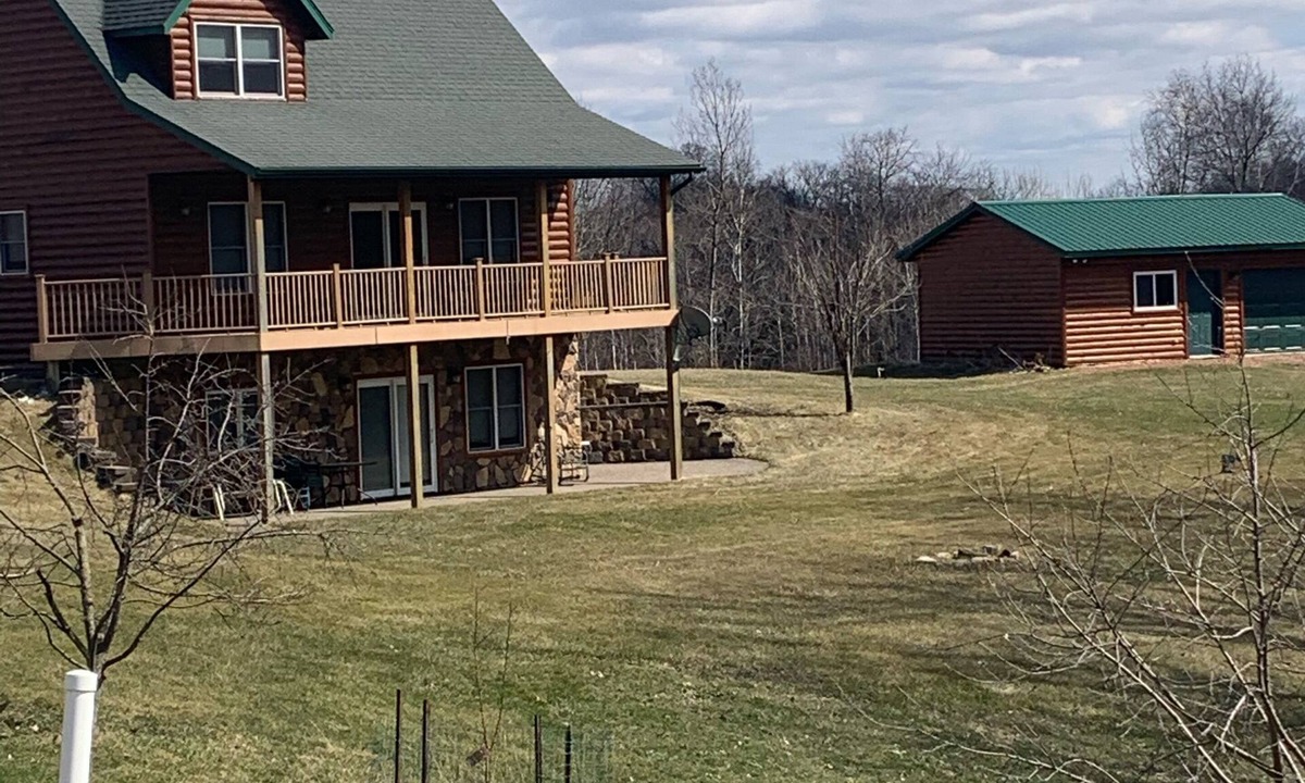 Alma Cabin | Quiet, secluded bluff top cabin with beautiful sunsets