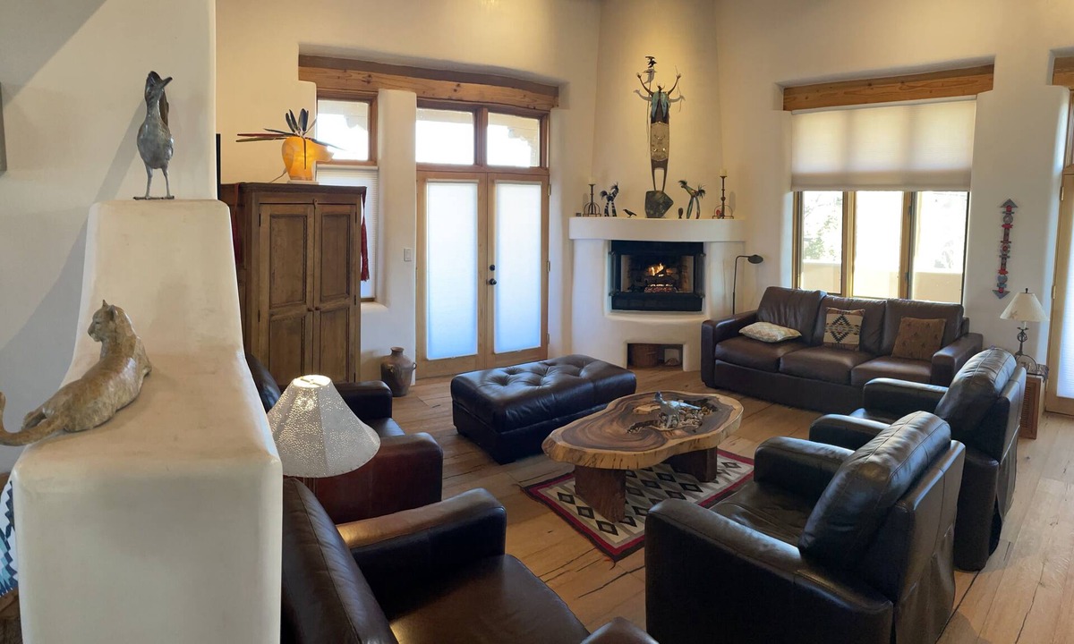 Historic Eastside House | READ OUR REVIEWS! In the Historic District, Easy Walk to Plaza & Canyon Rd.