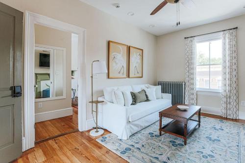 Staunton Apartment | Red Bud Suite
