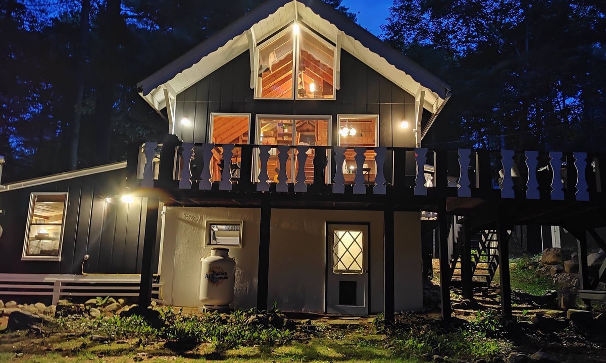 Jay Ski Chalet | Red Fox Chalet with access to lake, mountain trails and river