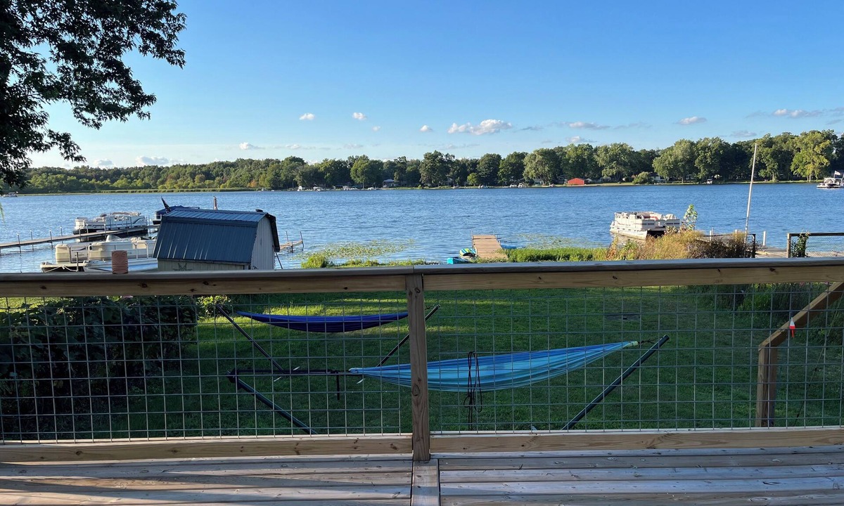 Elkhart Cabin | Relax and unwind at the Cozy Cabin on Heaton Lake.