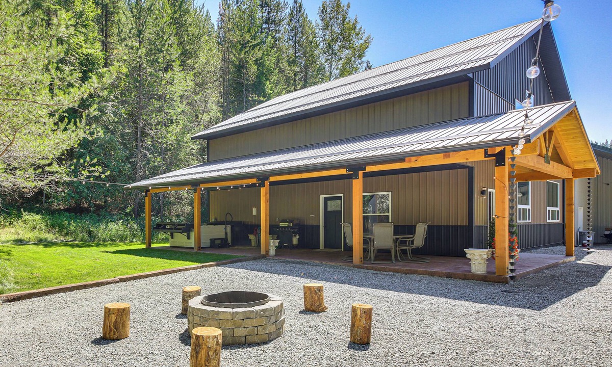 Boundary County Cottage | Relax, Reconnect & Explore: Modern Idaho House!