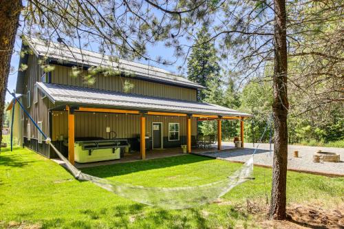 Boundary County House | Relax, Reconnect & Explore: Modern Idaho House!