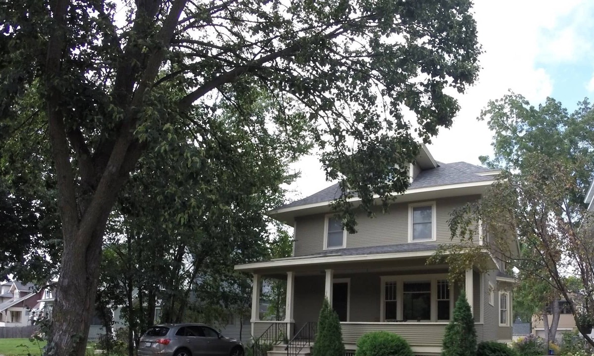 Kutzky Park House | Renovated 1919 Home in central location