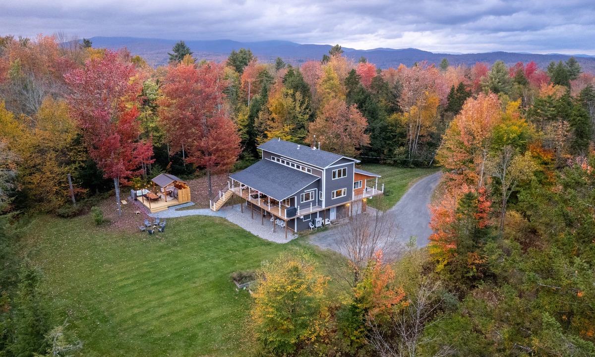Stowe Condo | Renovated 4-bedroom House with Outdoor Space & Private Hot Tub