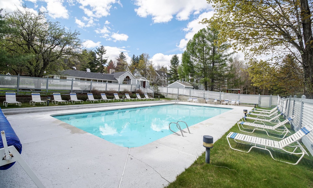 West Dover Condo | Renovated Ski-in/Ski-Out Condo w/Shared Pools, Hot Tub, Sauna & Great Location