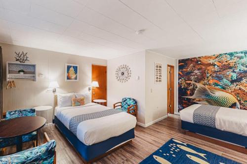 Bandon Apartment | Retro beach experience with fast WiFI - walk to downtown shops & eateries