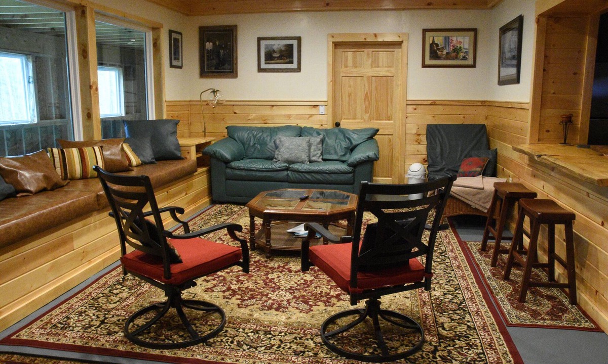 Jay House | River Rock Chalet, in-law suite with private entrance, 2 bedrooms and 2 baths.