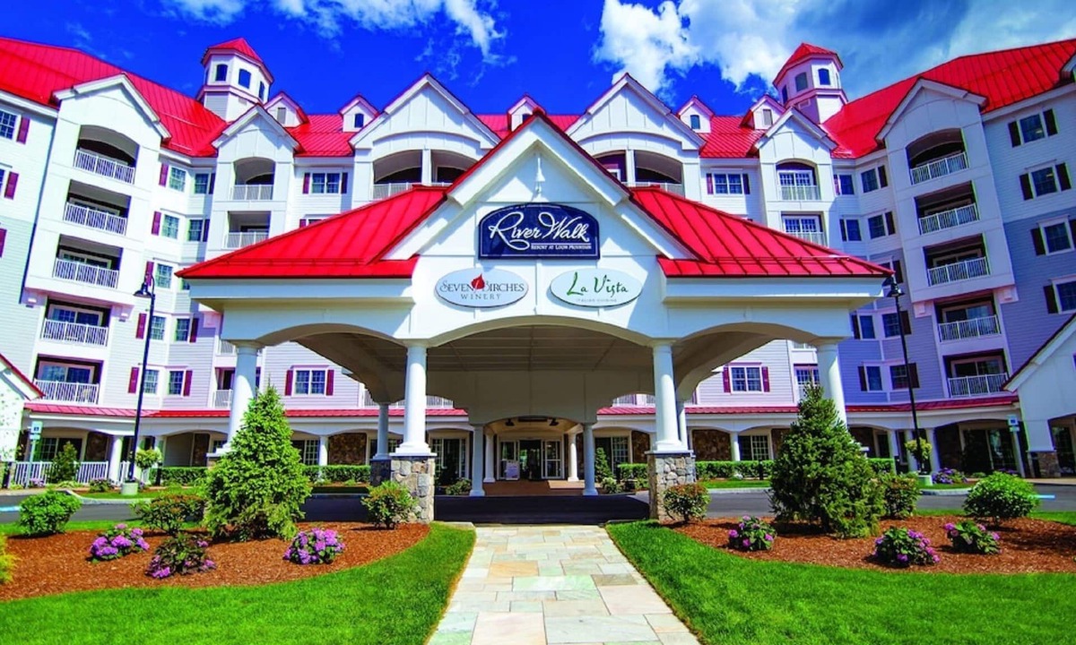Lincoln Condo | River Walk Resort One bedroom Suite w/balcony & mount view from 5th floor VIP.