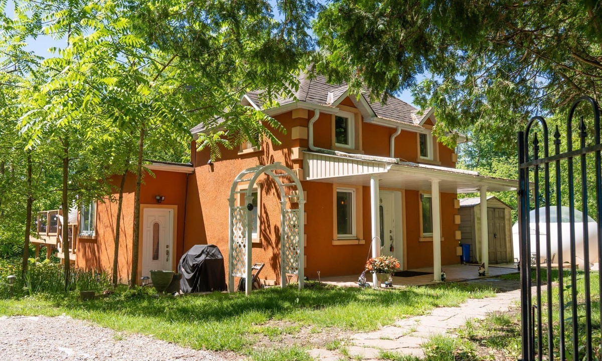 Sutton Cottage | Riverfront Cottage with 2 Geodesic Domes