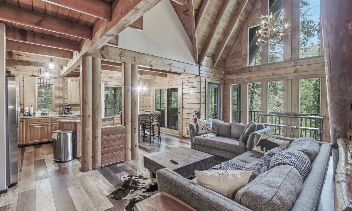 Townsend Cabin | Riverfront Retreat, Sleeps 10・Water Views・Hot Tub
