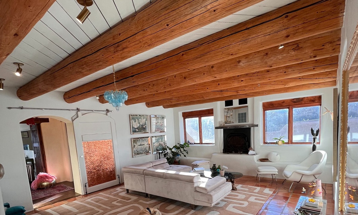Taos House | Romantic Retreat in Historic Ranchos De Taos