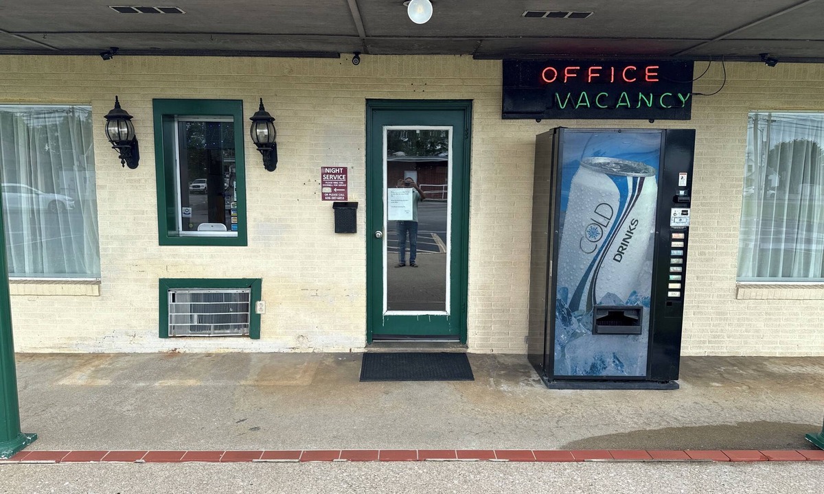 Albany Hotel | Royal Inn