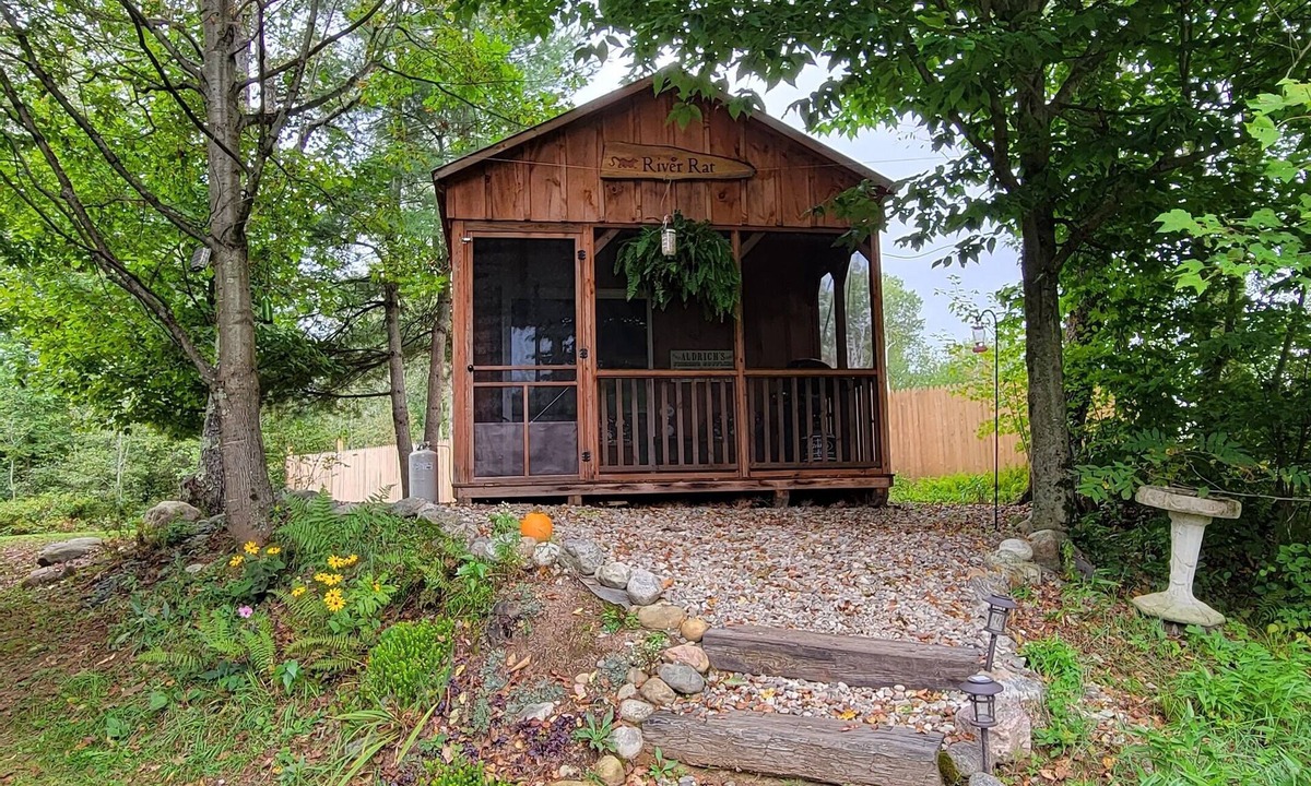 Edwards Cabin | Rus-tic: appropriate to the country, River Rat Cabin