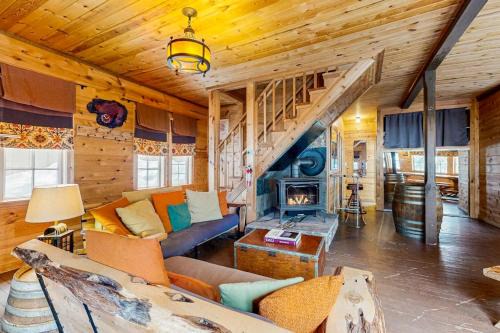 Government Camp House | Rustic and Serene Cabin with Great Home Essentials Close to Skiing