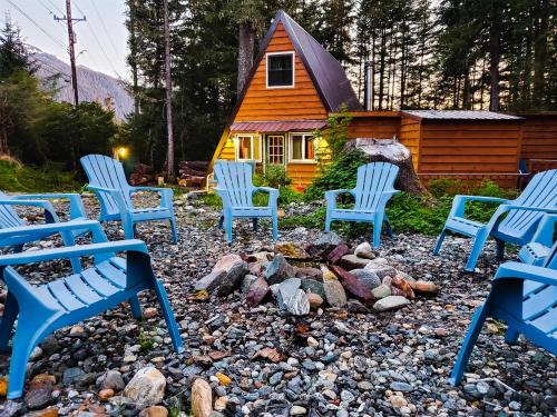 North Douglas House | Rustic Cabin & A-Frame w Firepit