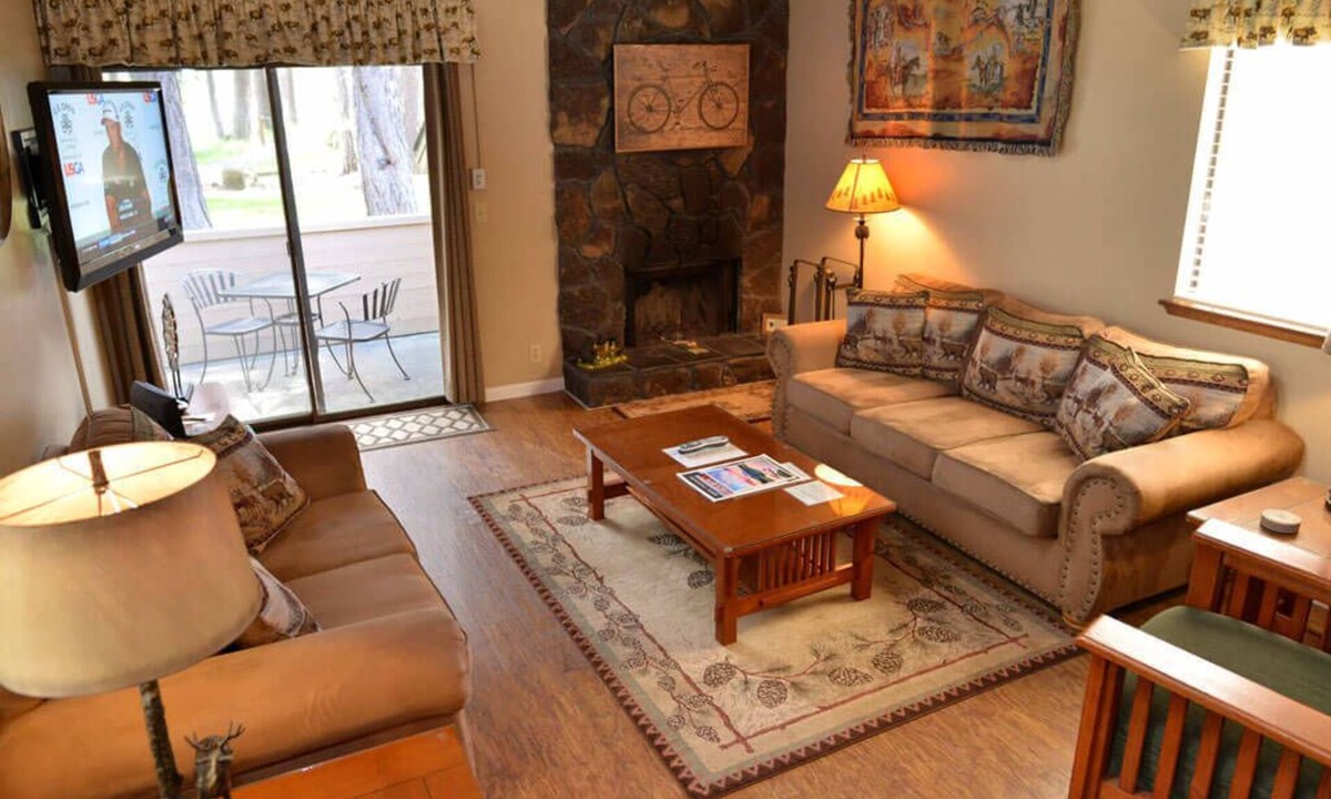 Tennis Village Condo | Rustic Condo with Access to Exclusive Golf