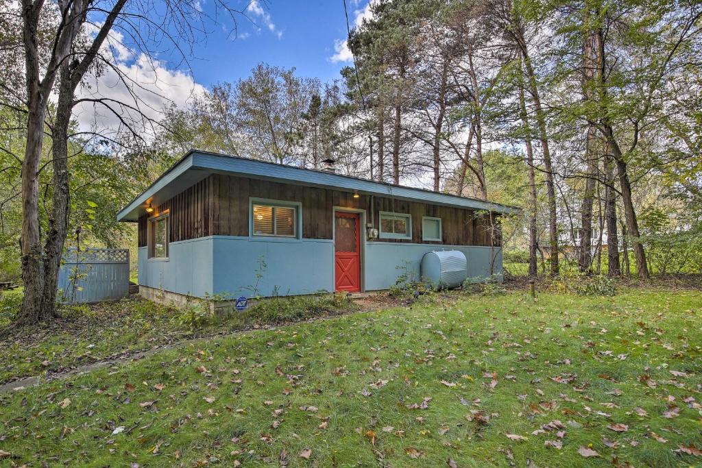 Palo House | Rustic Cottage with Fire Pit and Private Yard!