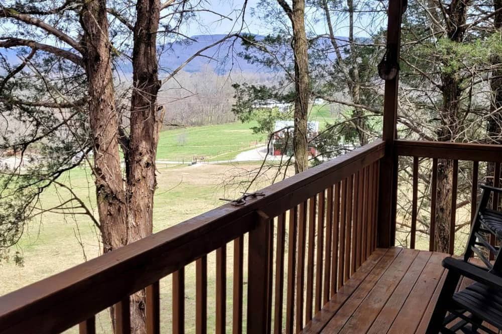 Sparta Cabin | Rustic Elegance: Vintage Decor Cabin with Mountain Scenery in Sparta