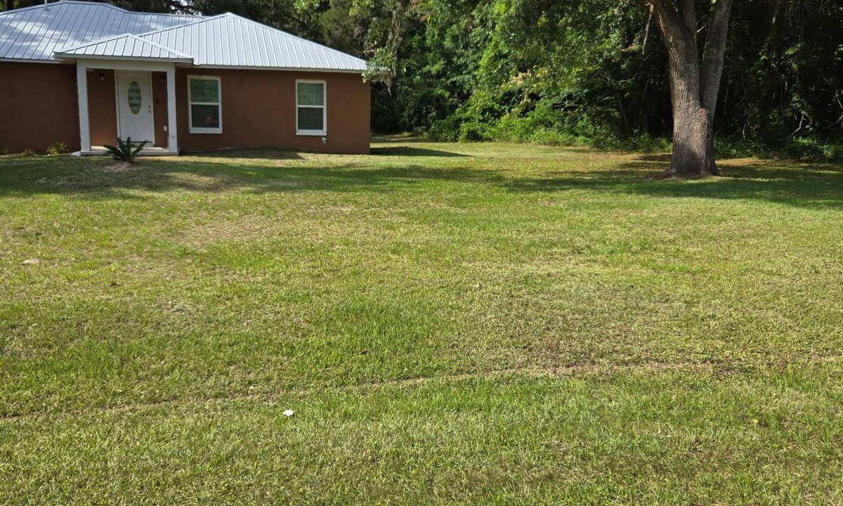 Williston House | Safe, comfortable, large yard for parking RV, horse trailer parking,